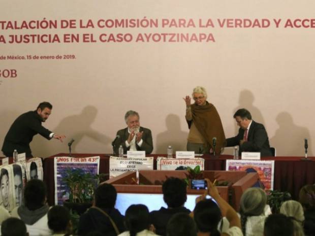 Instalan Comisión de la Verdad para caso Ayotzinapa