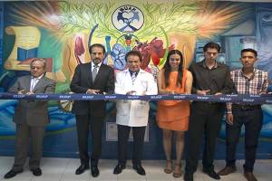 Esparza Ortiz inauguró mural en Fisioterapia de la BUAP