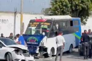 Ruta Bulevares La Guadalupana colisiona contra vehículo en la carretera a Valsequillo