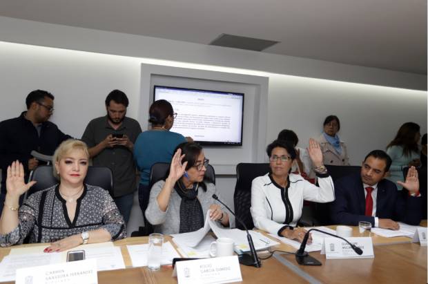 Diputados opinan a favor de eliminar sanción penal para el aborto en Puebla