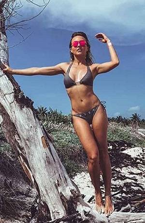 Angelique Boyer causó polémica tras presumir figura en bikini