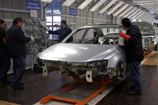 EU pide a México reabrir fábricas automotrices el 12 de mayo