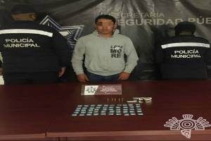 Sujeto fue detenido con arma de fuego y 50 dosis de droga en Texmelucan