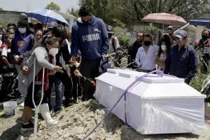 Dan el último adiós al menor asesinado a golpes en San Francisco Totimehuacan