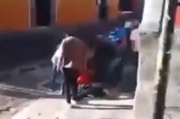 Inspectores golpean a ambulante en el centro; gobernador exige sanción