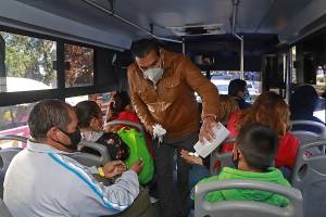 Por exceder 50% de cupo, infraccionan 15 unidades de transporte público en Puebla