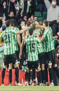 Betis se impone 2-1 al Sevilla y avanza a cuartos de final de la Copa del Rey