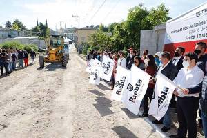 Gobierno de Claudia Rivera inicia pavimentación de calle 16 de Septiembre en Santo Tomás Chautla