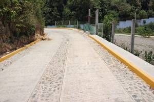 Rehabilitan vialidades en Zihuateutla, Chiconcuautla y Hueytlalpan