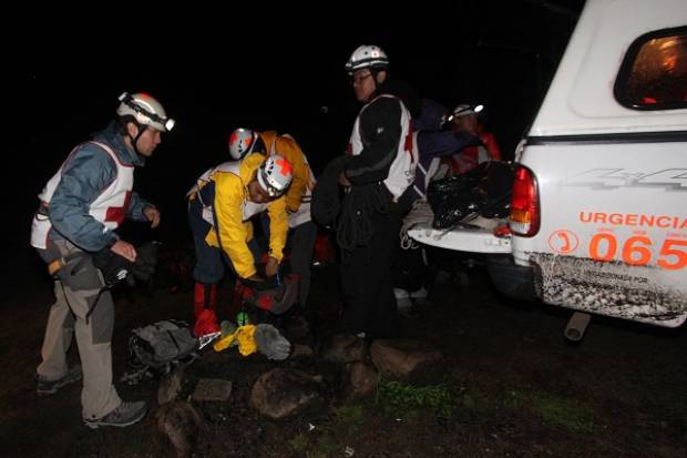 Doce personas se extravían en La Malinche; Protección Civil y Cruz Roja inician rescate