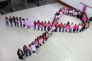 DIF de Zacatlán organizó charla con sobreviviente de cáncer de mama