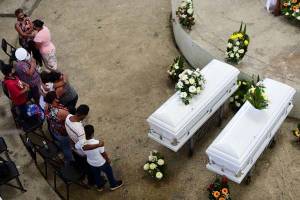 Policías matan a dos menores en Veracruz; crece indignación social