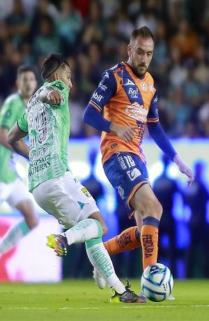 Club Puebla cae 2-0 ante el León de Larcamón
