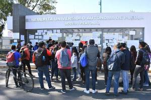 Estudiantes de la BUAP mantienen paro tras multihomicidio en Huejotzingo