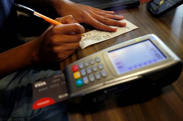Condusef alerta sobre el carding, nuevo robo en tarjetas bancarias