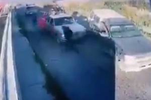 Empistolados &quot;levantaron&quot; a 8 personas y roban camionetas con ganado en Tecamachalco