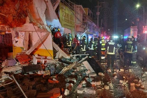 Hay dos hospitalizados tras derrumbe de vivienda en Puebla; uno está grave
