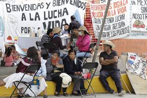 Irrumpen defensores del agua en instalaciones de Bonafont en Juan C. Bonilla