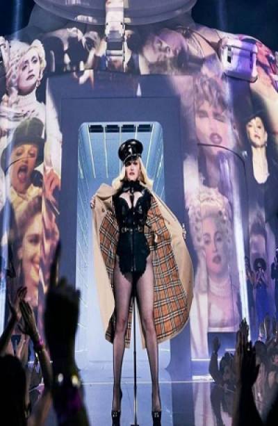 Madonna y su polémico escote en los MTV Video Music Awards