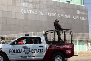 Liberan a policía cuyo hijo menor se mató al dispararse por accidente con arma de cargo en Puebla