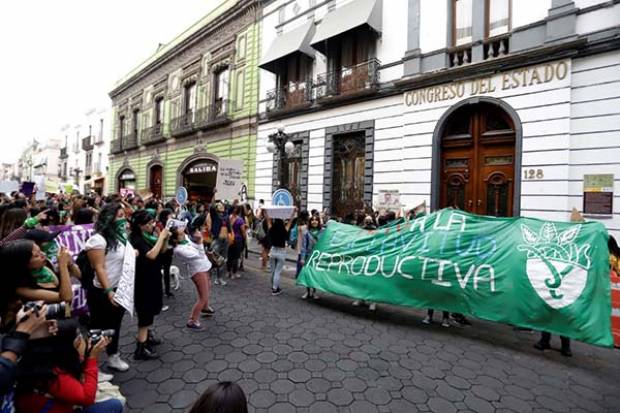 Diputados postergan despenalización del aborto en Puebla