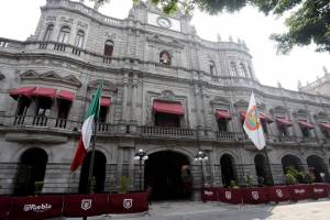 Tribunal de Arbitraje suspende 100 bases entregadas por Claudia Rivera: sindicato