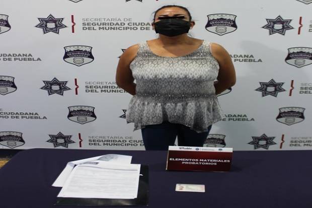 Mujer fue asegurada en banco de la colonia La Paz por usar identificación falsa