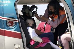 Hannia, menor con cáncer, cumple su deseo de volar en helicóptero por Puebla