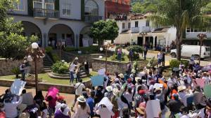 Protestan por feminicidio de dos indígenas en Cuautempan, Puebla