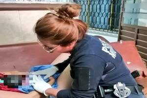Mujer policía de SSC Puebla asiste a mujer que dio a luz en Amalucan