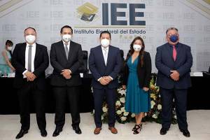 Rinden protesta nuevos consejeros del IEE