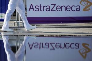 La Unión Europea denuncia a AstraZeneca por retraso en vacunas COVID