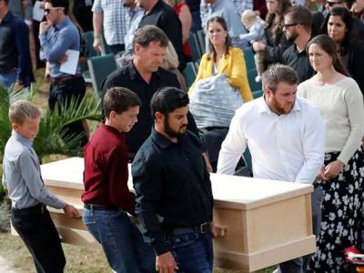 Justicia, exige la familia LeBarón a AMLO durante funerales