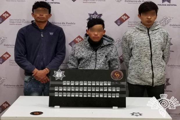 Policía Estatal asegura a trío de delincuentes en La Cueva, en Tehuacán