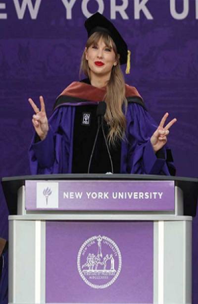 Taylor Swift recibe doctorado de la Universidad de Nueva York