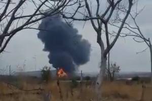 Se incendia pipa cargada de combustible tras colisión y volcadura en Cohuecan