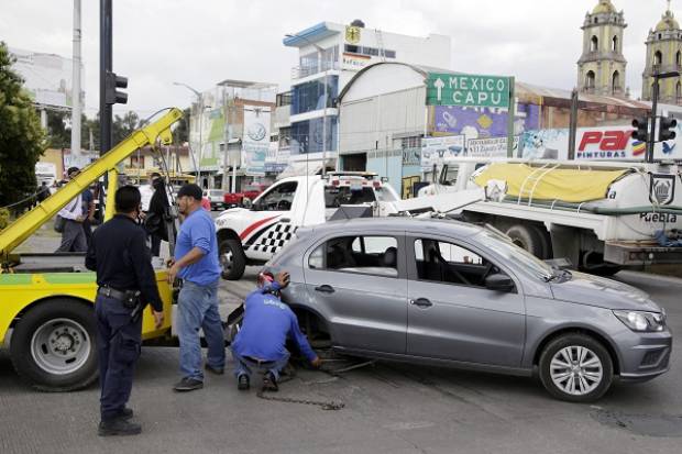 Patrulla de SSP Puebla colisiona contra dos vehículos en la China Poblana