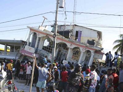 Más de 300 muertos por terremoto en Haití