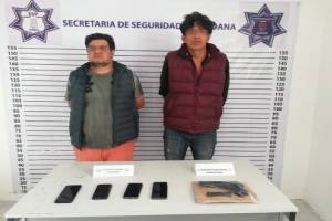 Ladrones son detenidos cuando robaban camioneta en Zacatlán
