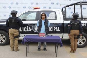 Hombre es detenido por retener a una mujer y en posesión de droga en Puebla