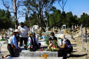 México, el cuarto país en llegar a los 100 mil muertos por COVID