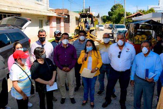 Lupita Daniel entrega y arranca obras de impacto social en Cuautlancingo