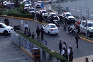Riña campal entre taxistas &quot;piratas&quot; alertó a la policía en Lomas de Angelópolis