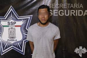 Sujeto fue asegurado en Puebla por amenazar a su familia con un cuchillo