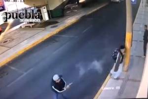 VIDEO: Balean a joven tras intento de asalto en Huexotitla