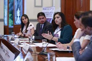 Claudia Rivera encabeza la primera sesión del Comité de Ética y Conducta