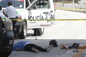 Muere motociclista y queda otro herido tras derrapar en el Periférico de Puebla