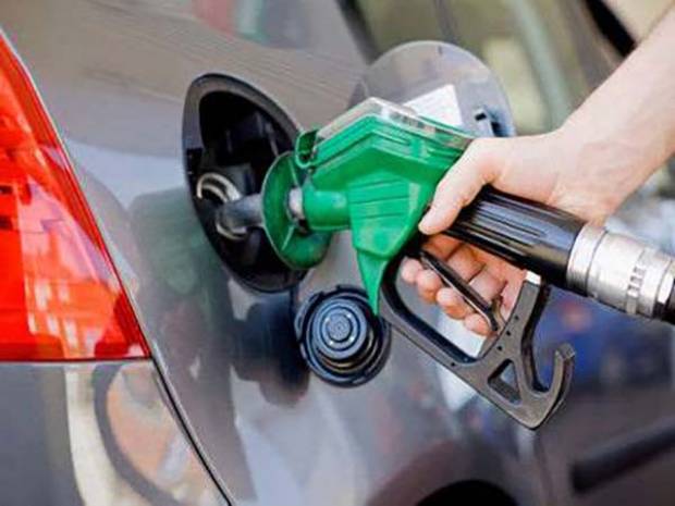 ¿Por qué ha bajado el precio de la gasolina?