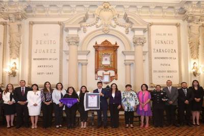 Ayuntamiento de Puebla reconoce a Olimpia Coral con el premio &quot;Natalia Serdán&quot;