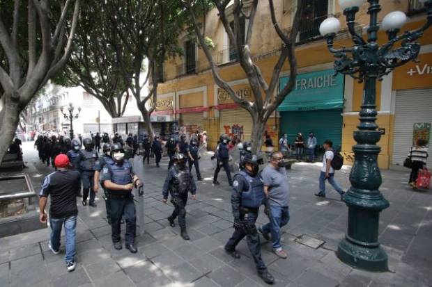 Operativo contra ambulantes terminó en trifulca con policías en Puebla